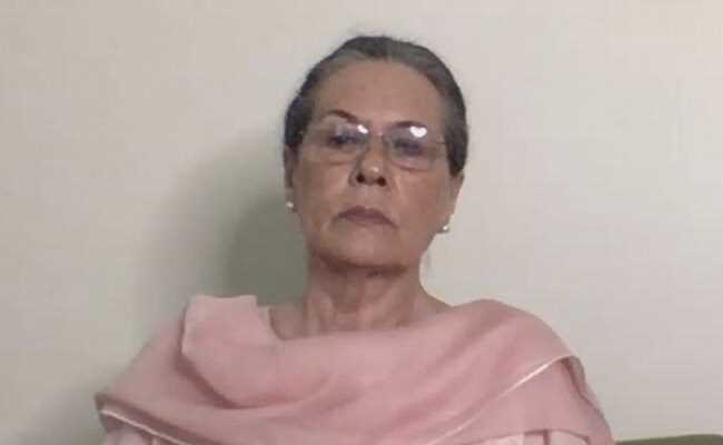 अंतरिम अध्यक्ष बनीं सोनिया गांधी,सीडब्ल्यूसी  की बैठक में नेताओं ने जताई सहमति